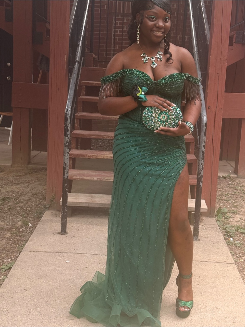 Elegant Off-Shoulder Emerald Green Evening Gown
